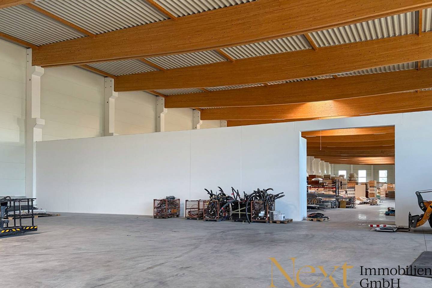 Flexible storage and production space with top transport connections in Eberstalzell for rent