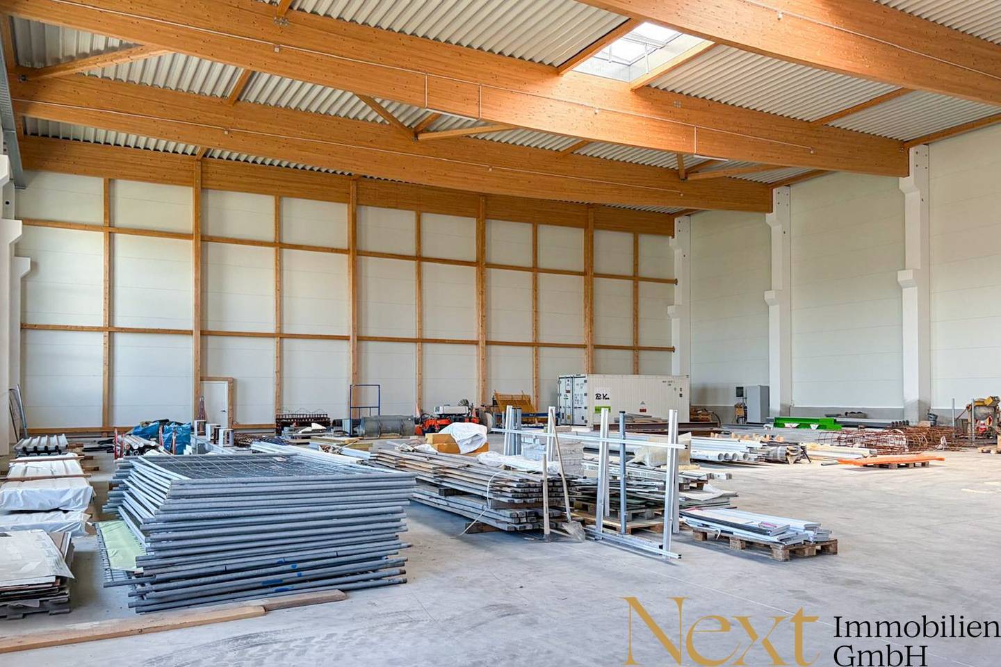 Flexible storage and production space with top transport connections in Eberstalzell for rent