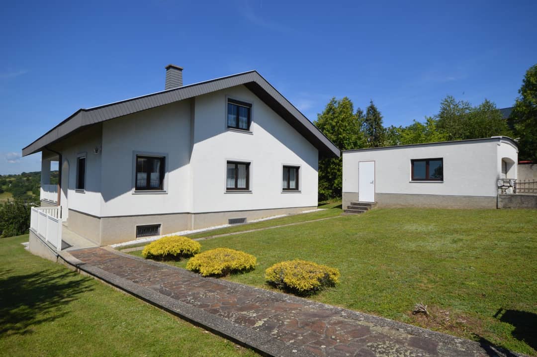 Einfamilienhaus mit Terrasse und Garage in ruhiger Lage