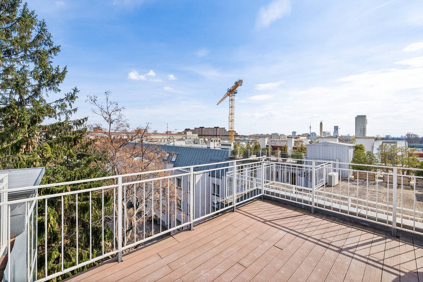 Renovated period apartment with panoramic lift and views of the Kahlenberg