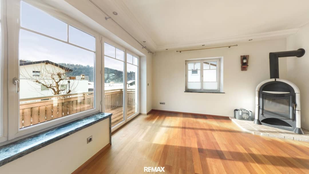 Loftraum mit Balkon und Kaminofen