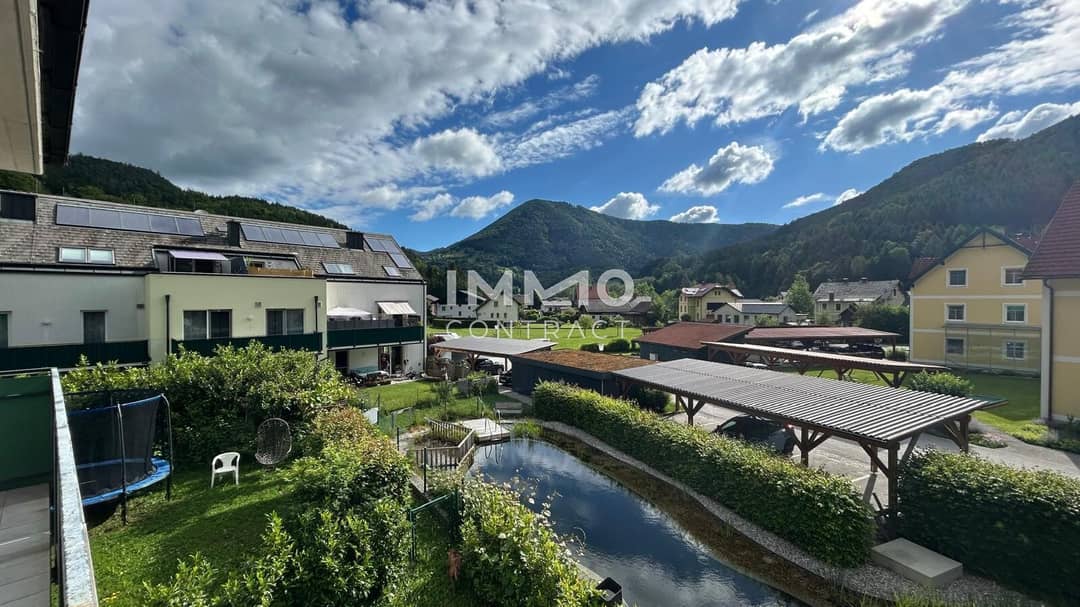 Apartment with balcony and mountain view