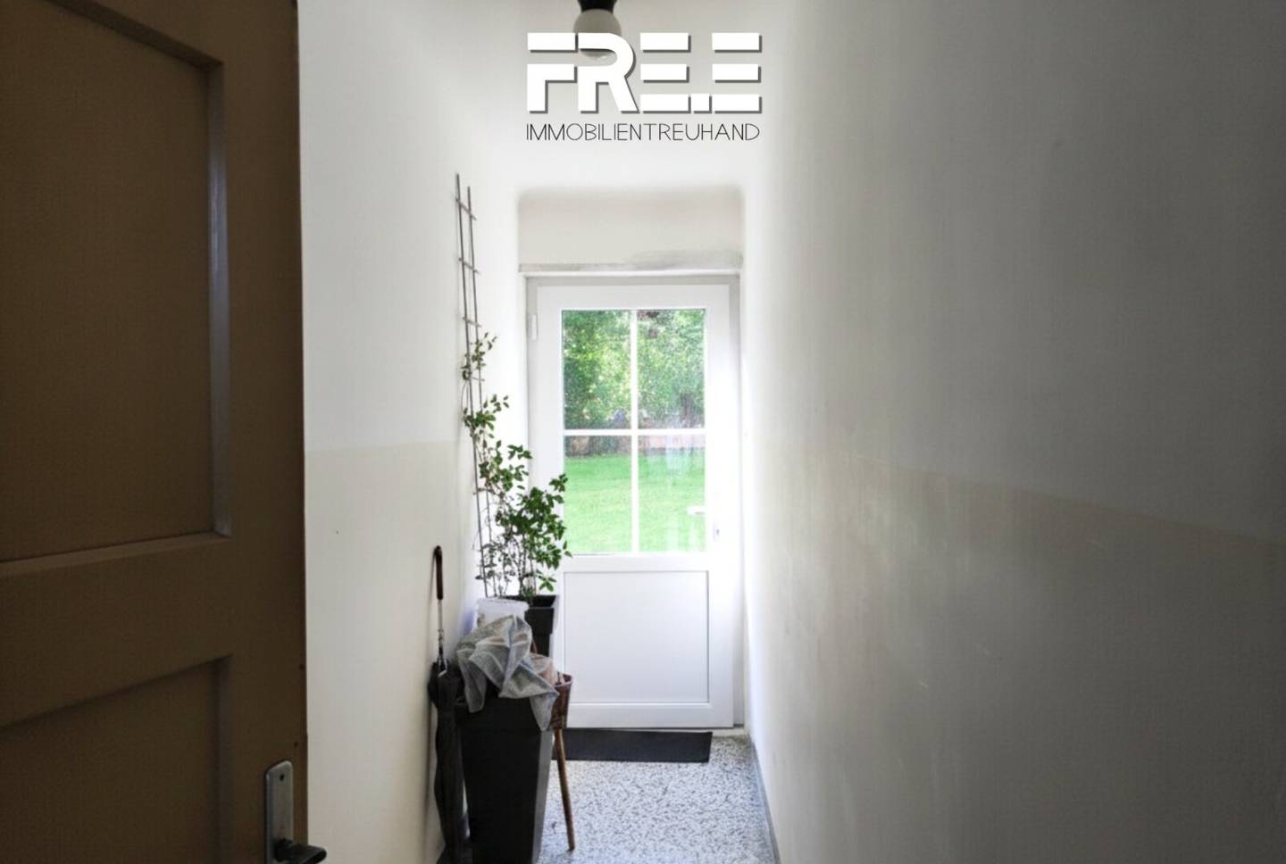 Investment building with 12 units | Rare income property, Building class III, offers possible until 28.09.
