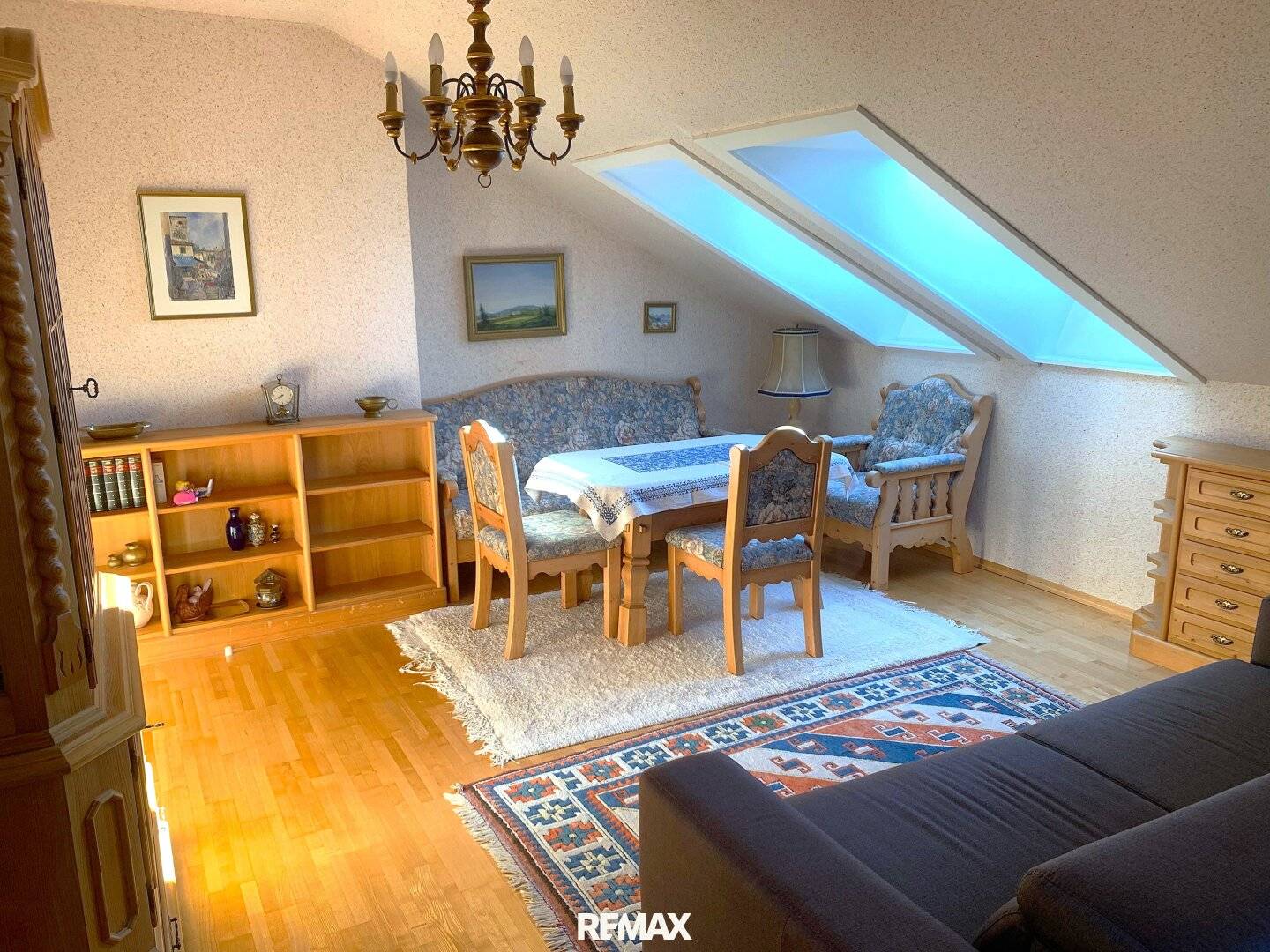 Dachgeschosswohnung mit Westbalkon und Bergblick