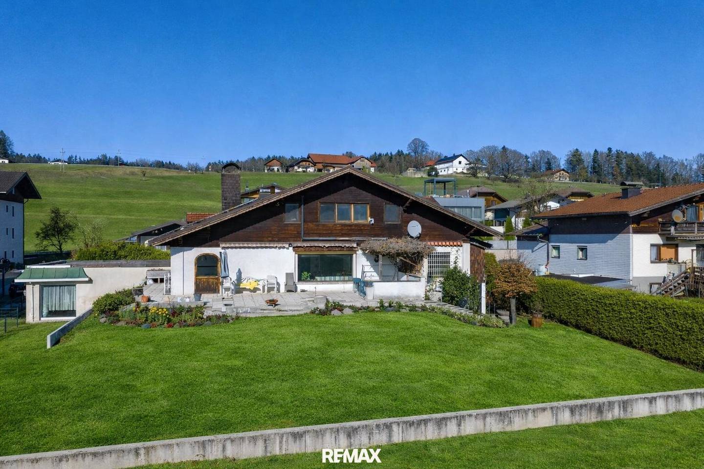 Einfamilienhaus mit Hallenbad Sauna und Bergblick