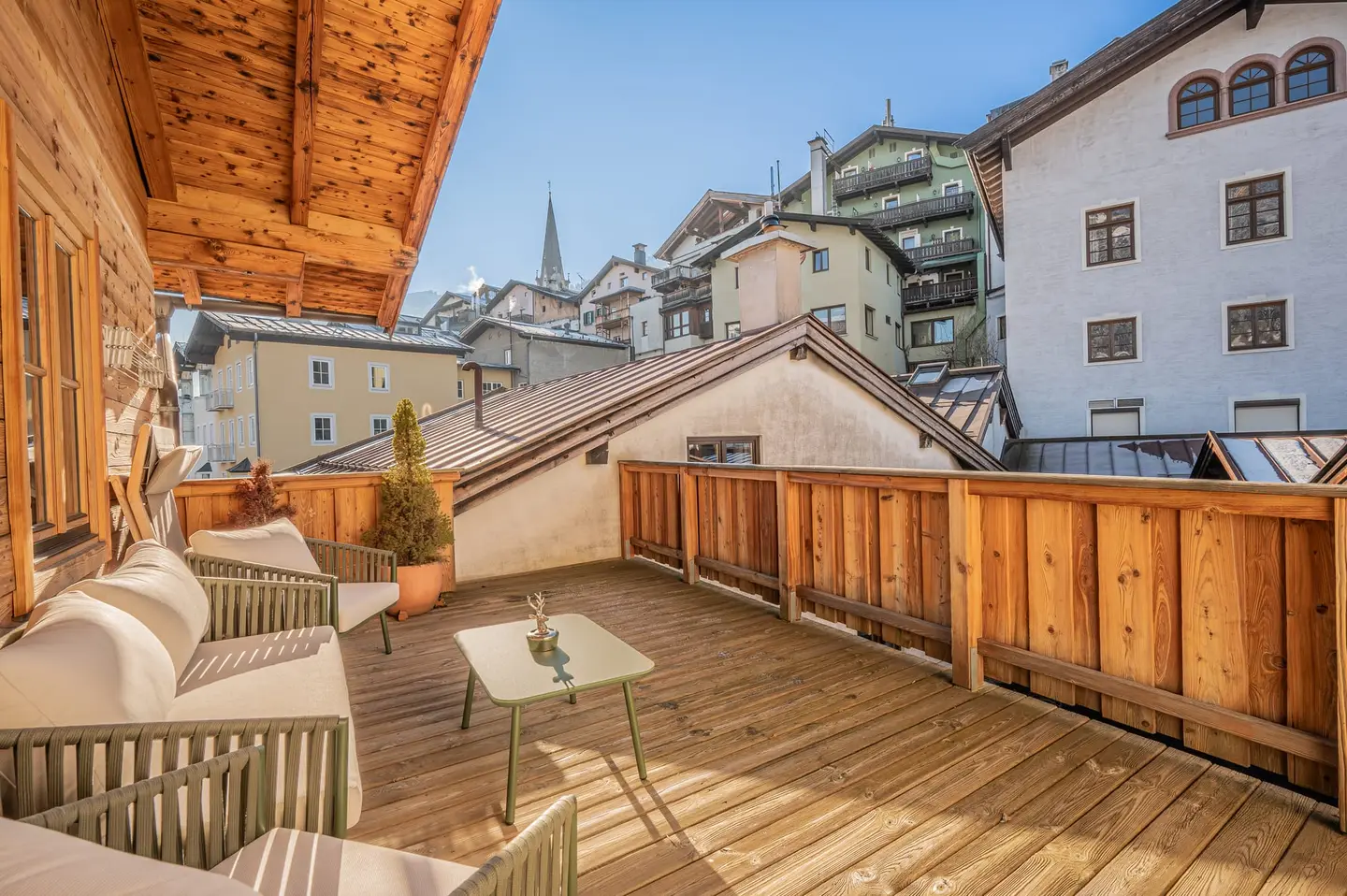 Townhouse with roof terrace and balconies in prime old town location