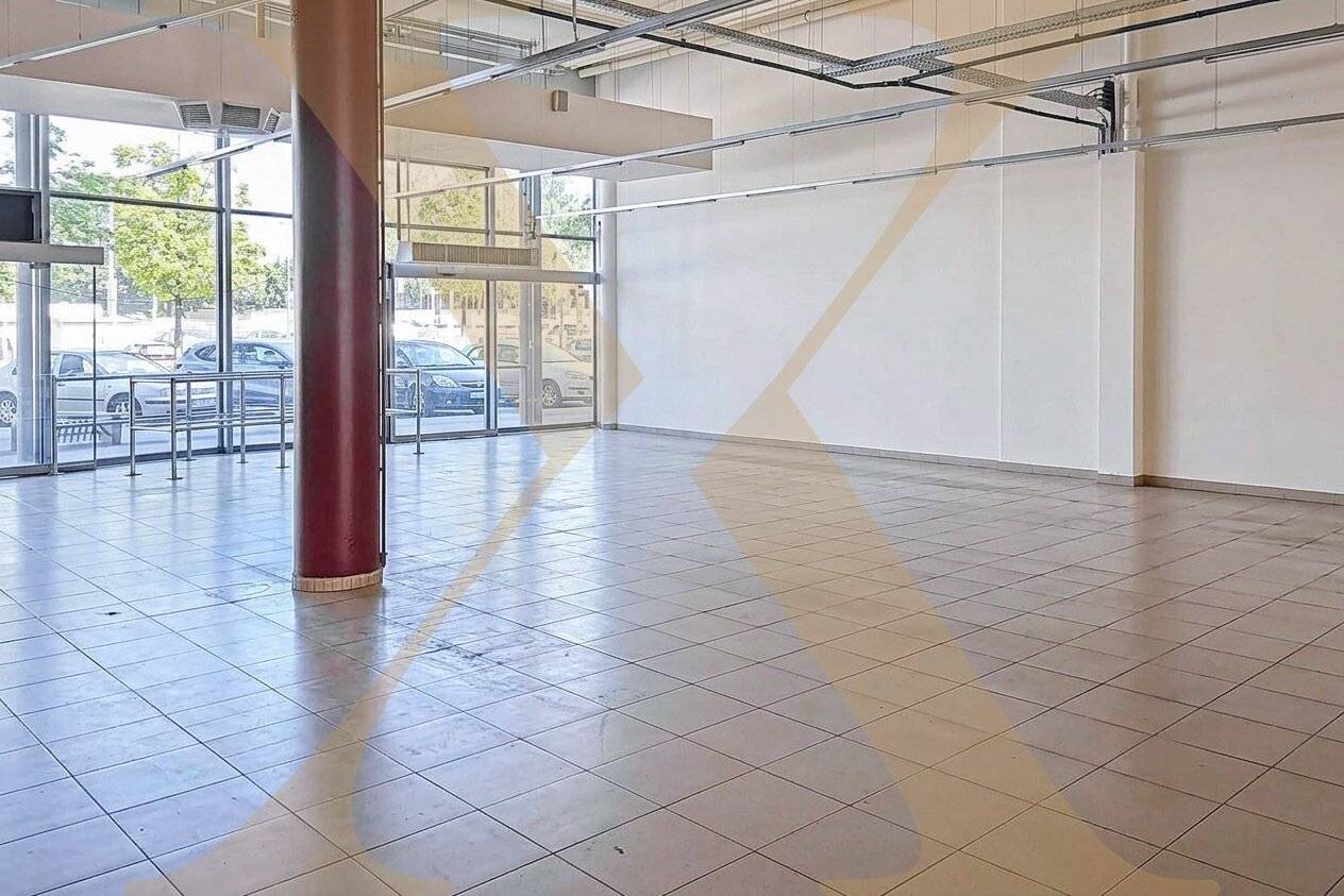 Retail space with underground parking in high-traffic shopping area