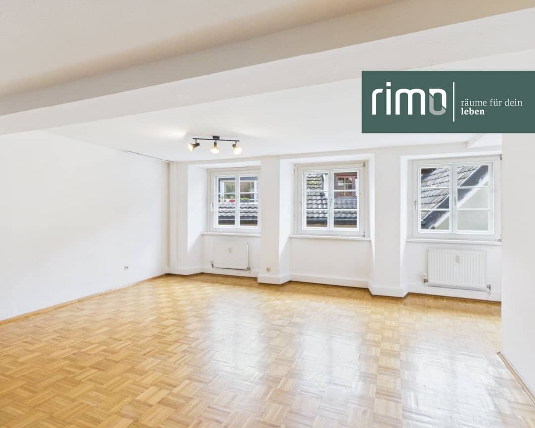 Well-kept period apartment with parquet in a central location