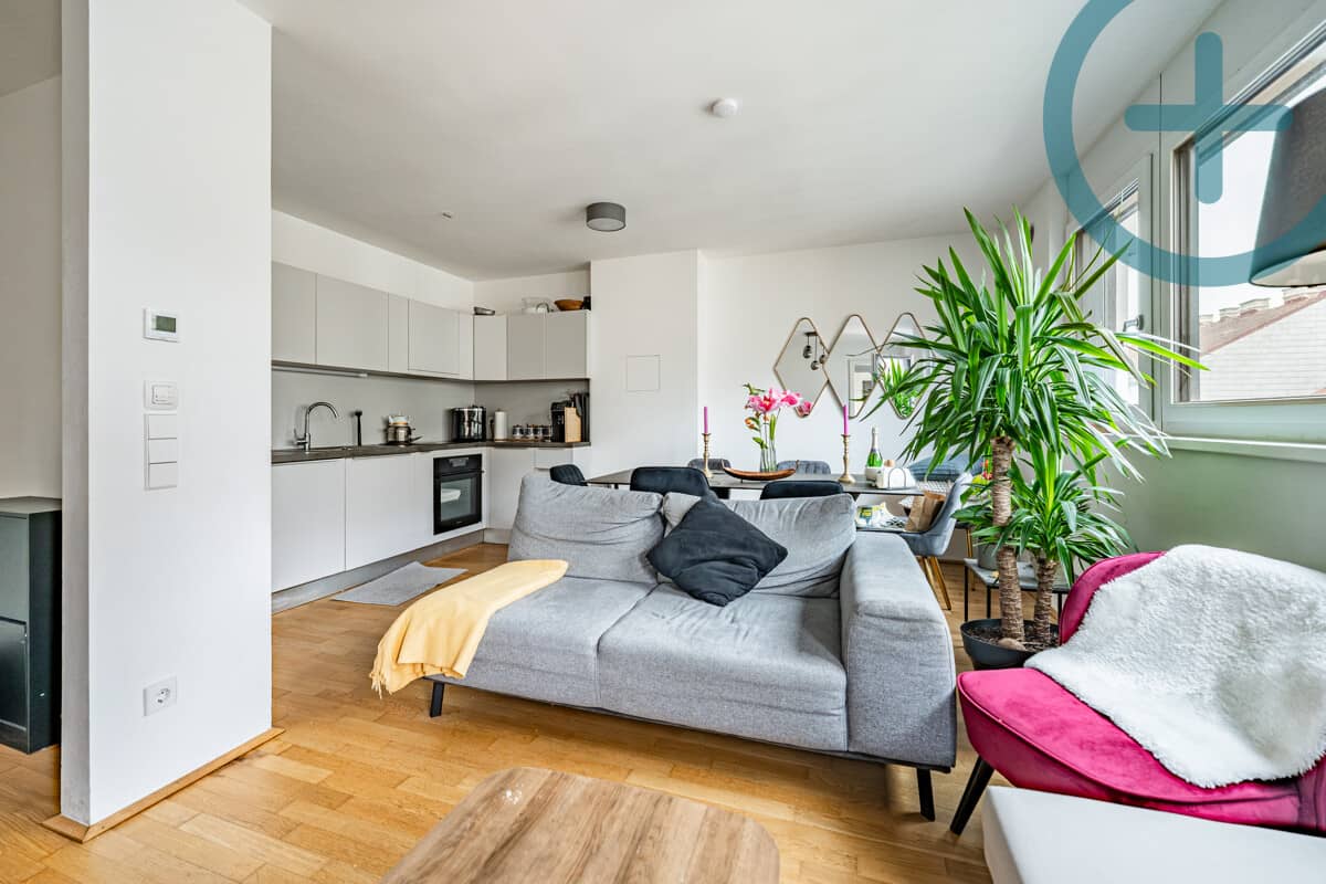 Helle 2 Zimmer Neubauwohnung mit Parkettboden und Balkon