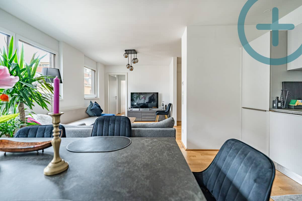 Helle 2 Zimmer Neubauwohnung mit Parkettboden und Balkon