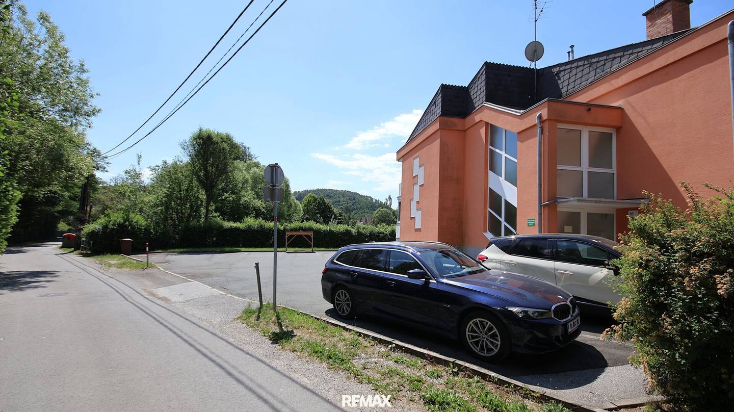 Bright apartment with loggia and parking in green surroundings