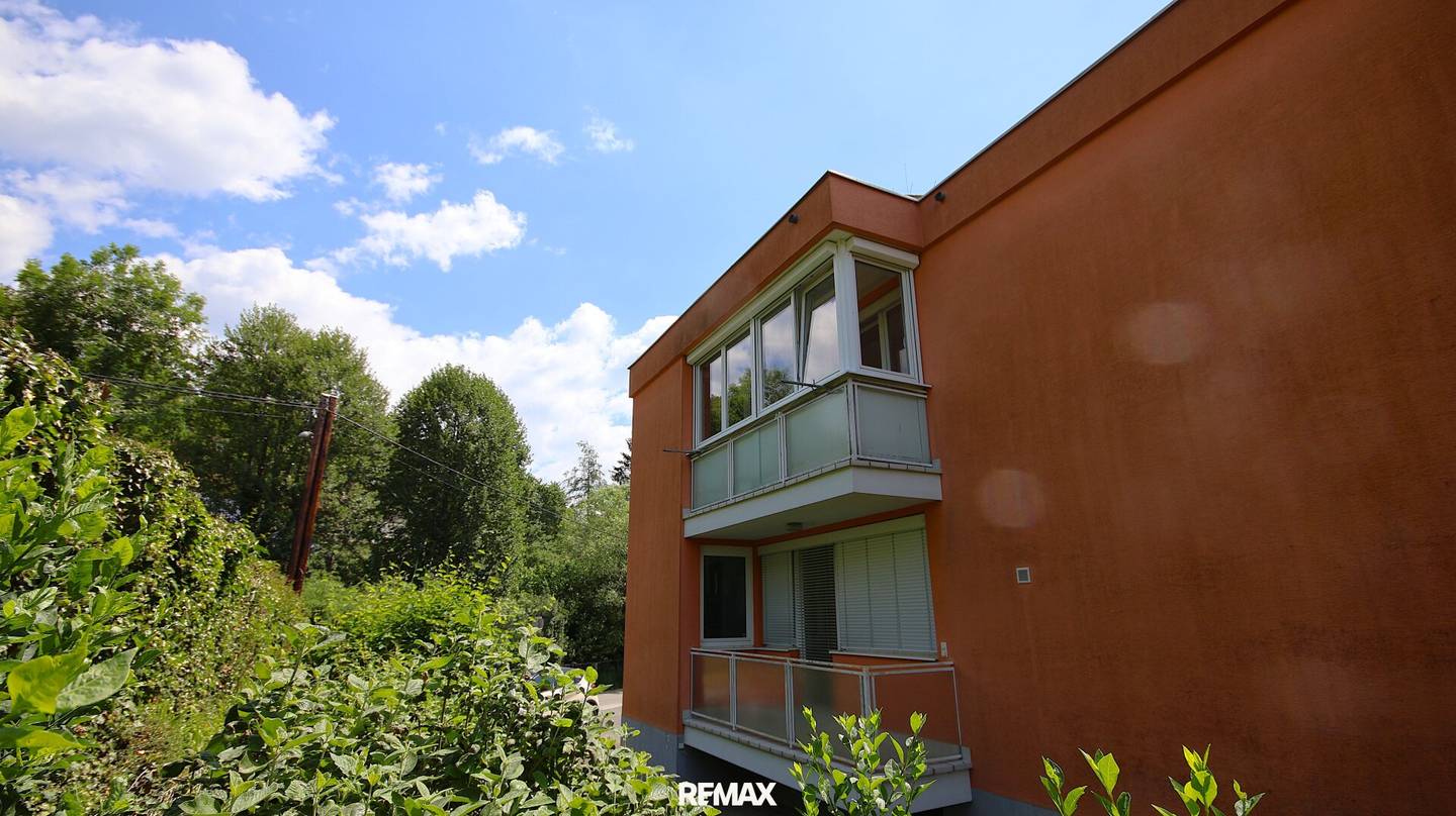 Bright apartment with loggia and parking in green surroundings