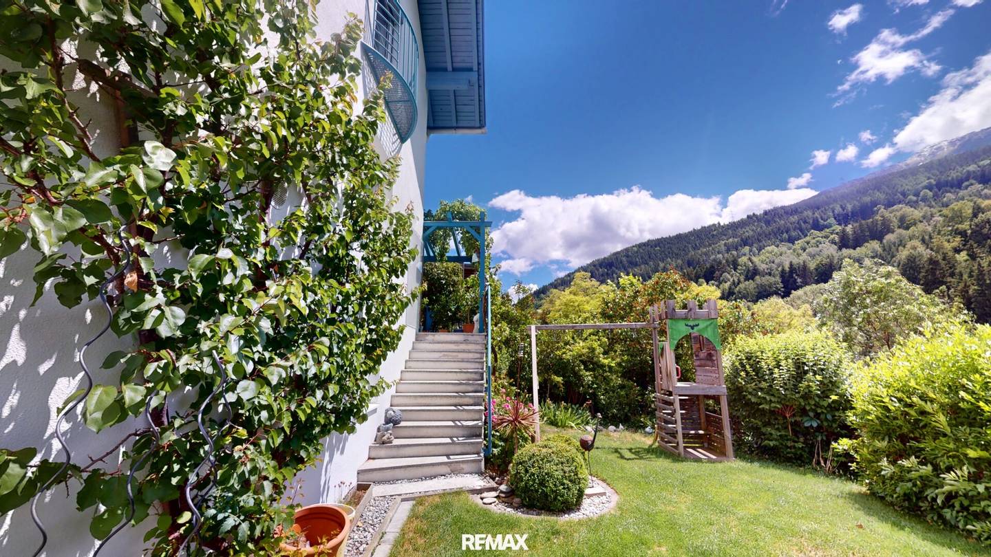 Einfamilienhaus mit Garten und Garage in sonniger Aussichtslage