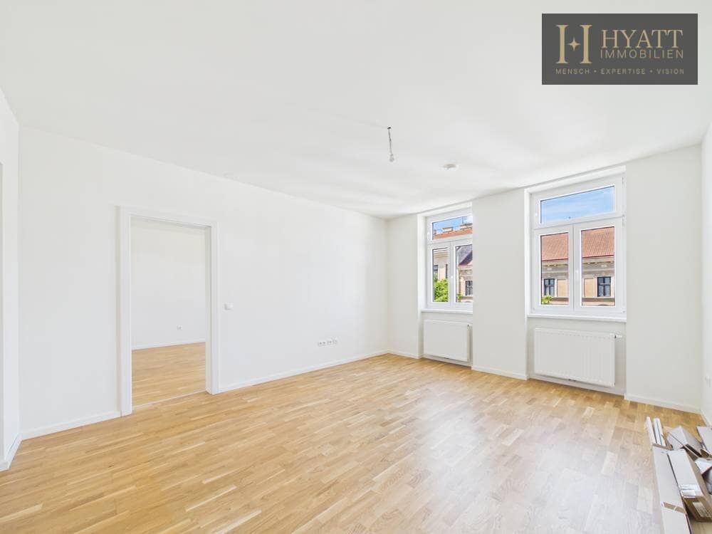Renovated period apartment with air conditioning and terrace in courtyard setting