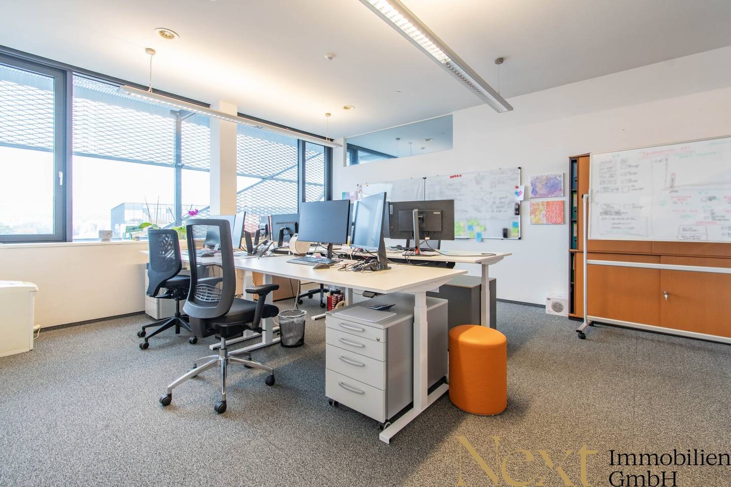 Generous office space with two roof terraces in the ETECH Center Linz for rent