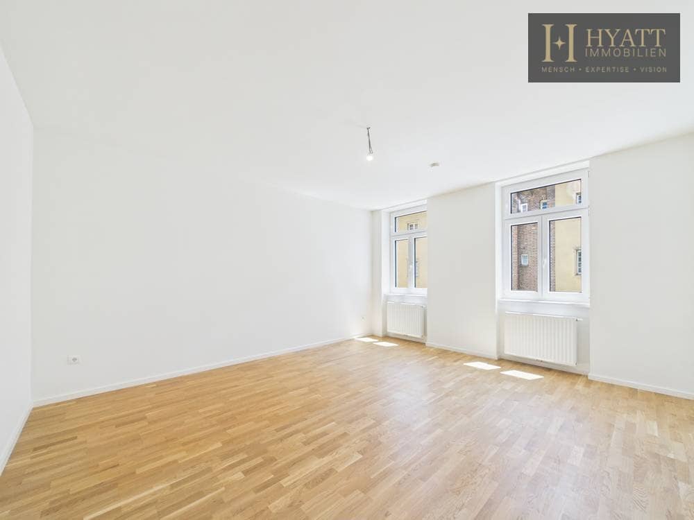 Renovated apartment with air conditioning and terrace in courtyard setting