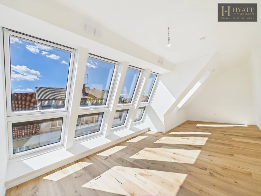 Helles Penthouse mit Terrasse in ruhiger Hoflage