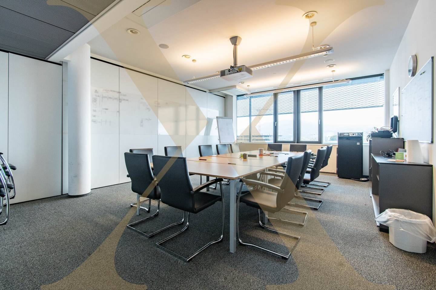 Generous office space with a view of the Pöstlingberg in the ETECH-Center Linz for rent