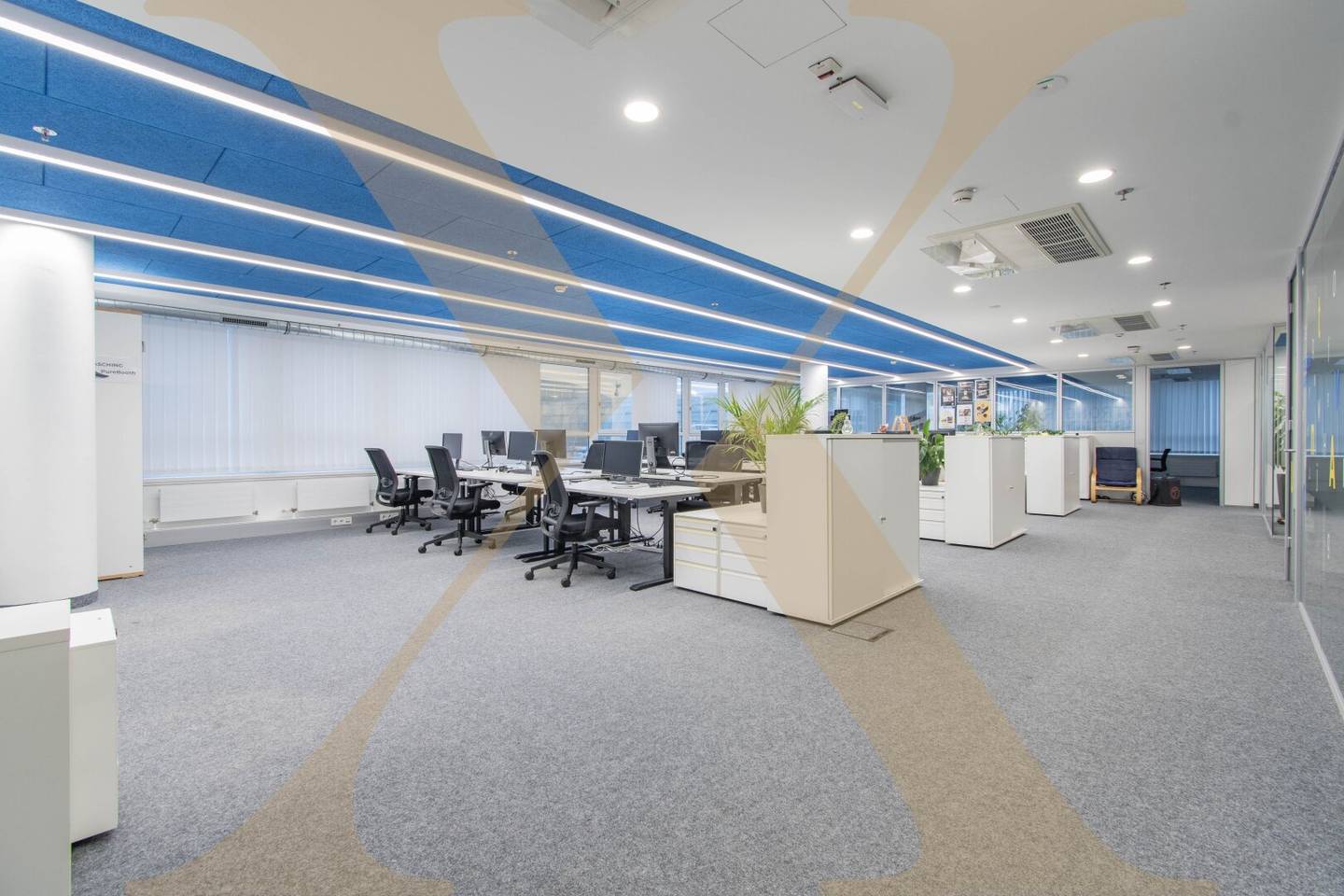 First-class office space with approximately 838 m² in Plus City in Pasching for rent Free parking