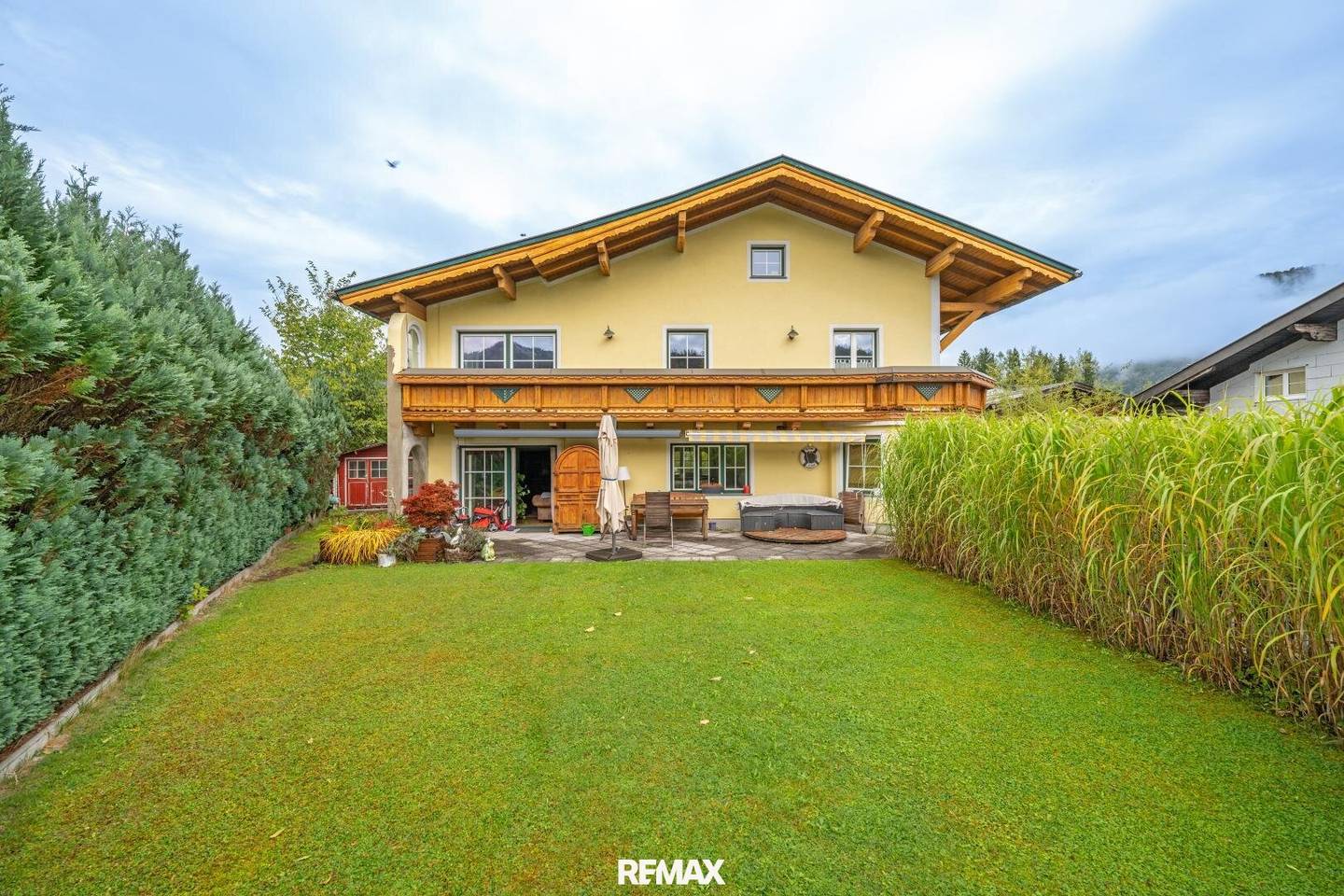Mehrfamilienhaus mit Garten und Doppelgarage in Ruhelage