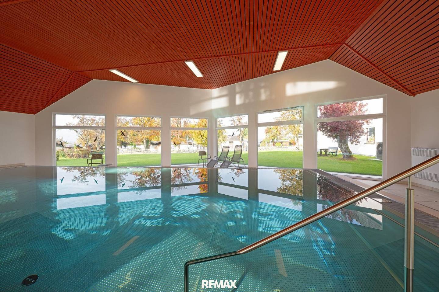 Maisonette apartment with loggia and indoor pool by Lake Attersee