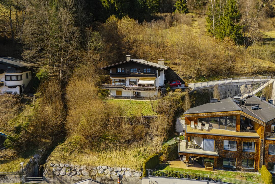 House with lake view in quiet hillside location