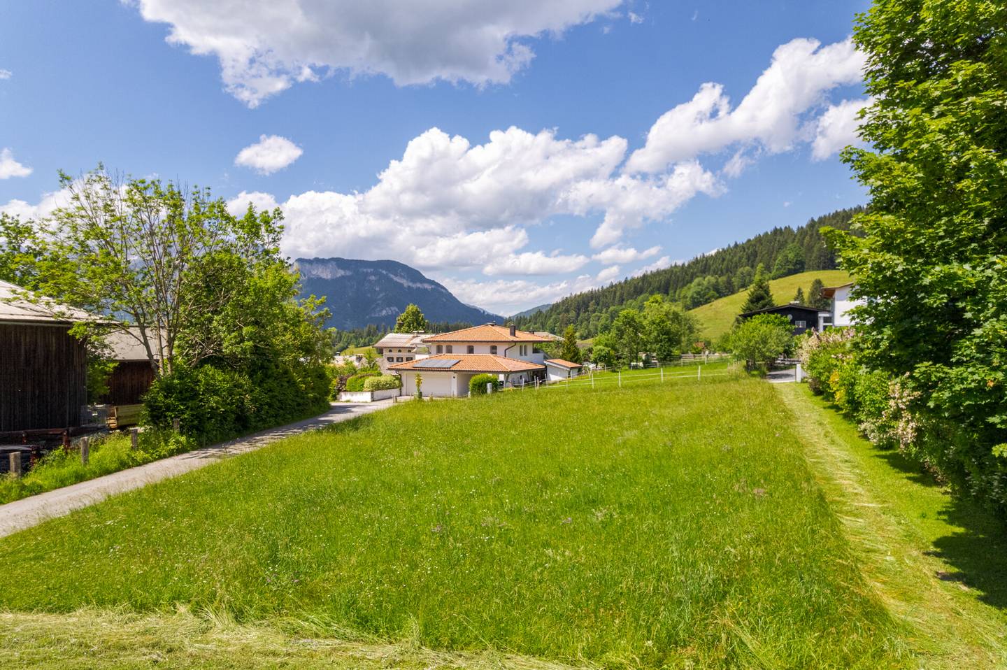 Grundstück mit Bergblick in sonniger Lage