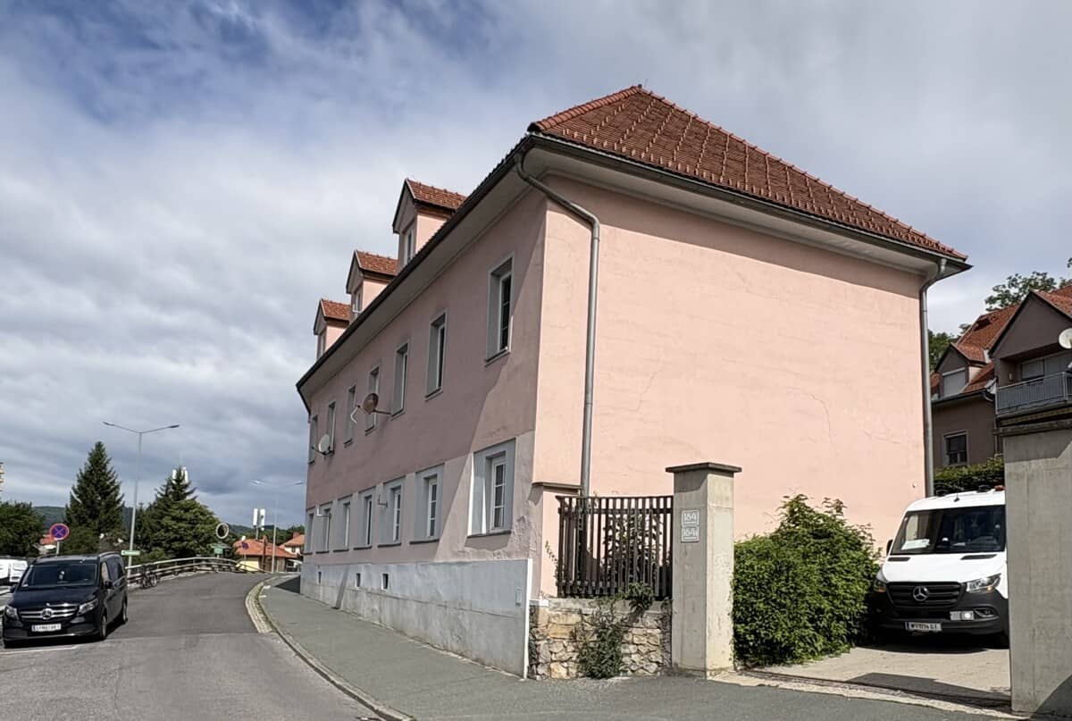 Charming Altbau gem in Geidorf with garden access