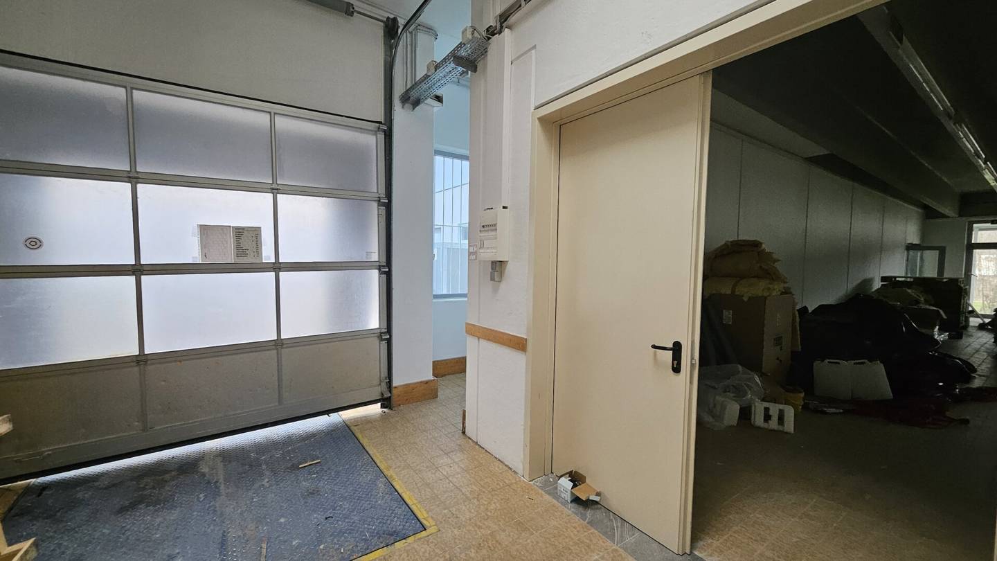 Commercial space with truck access and roller door in Langenzersdorf