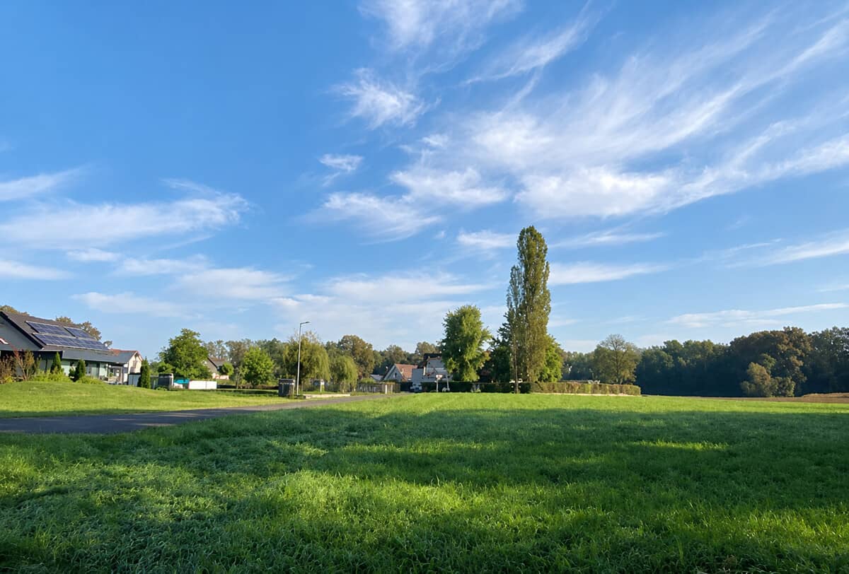 Baugrundstück mit Garten in ruhiger Naturlage nahe Weinstraße