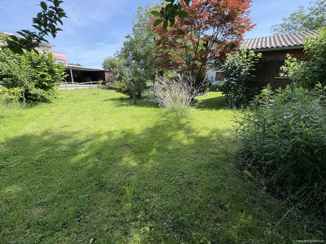 Sunny Building Plot in Quiet Location