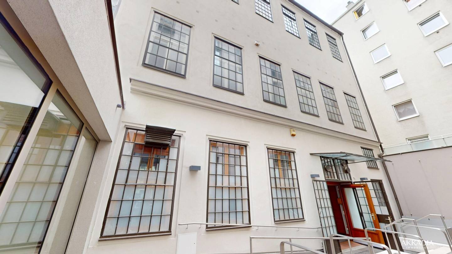 Rented courtyard house with three units in the Margareten scene district