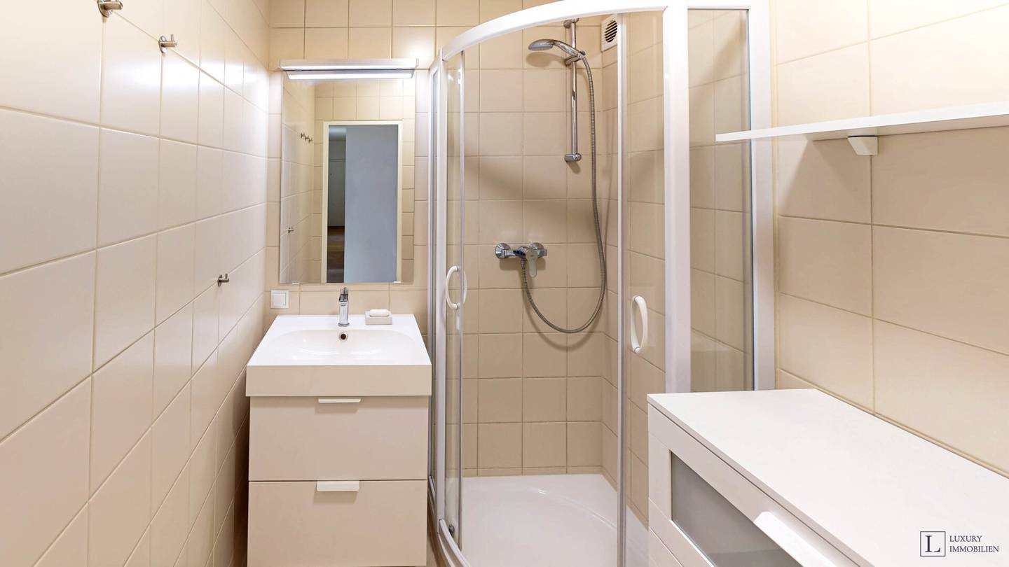 Renovated apartment with parquet and fitted kitchen in central location