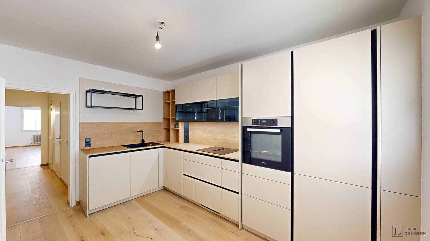 Renovated apartment with parquet and fitted kitchen in central location