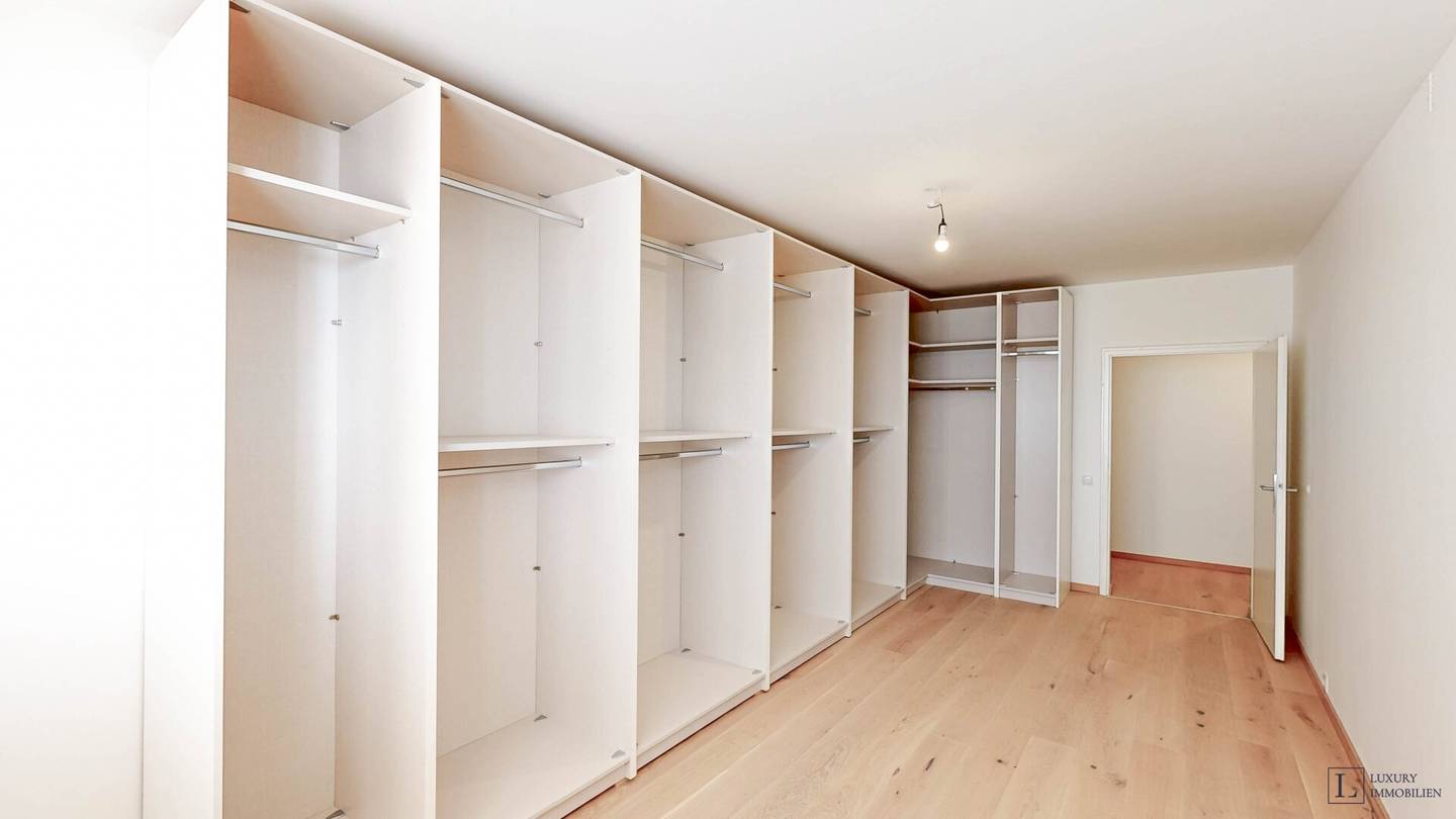 Renovated apartment with parquet and fitted kitchen in central location