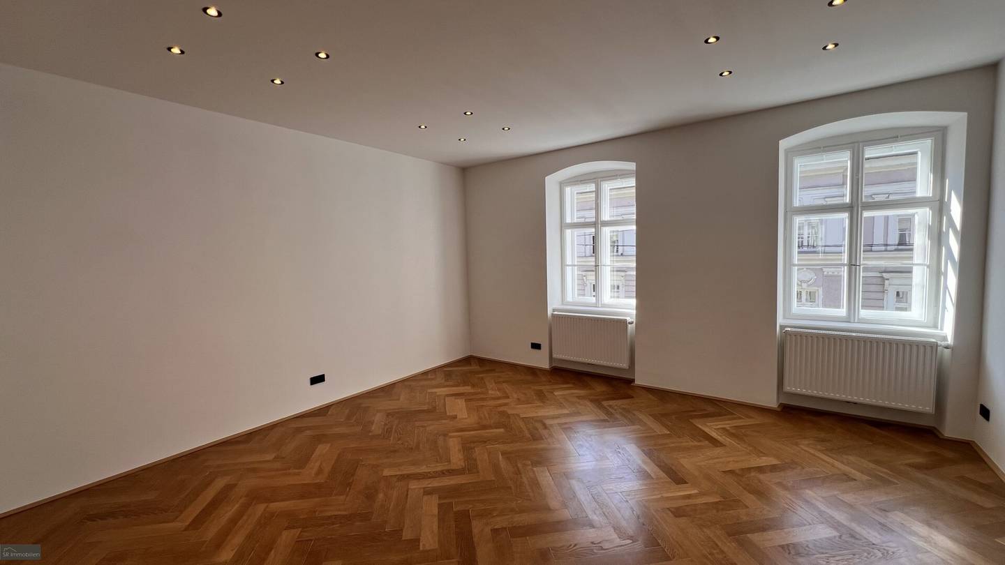 Eleganz trifft Altbaucharme – Stilvoll sanierte Wohnperle in der Anichstraße