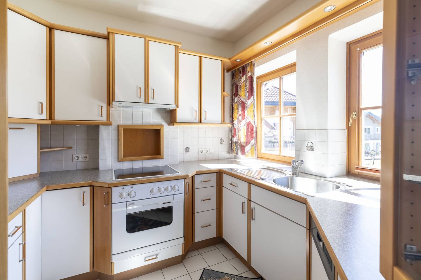 Dachgeschosswohnung mit Balkon und Carport nahe Mondsee