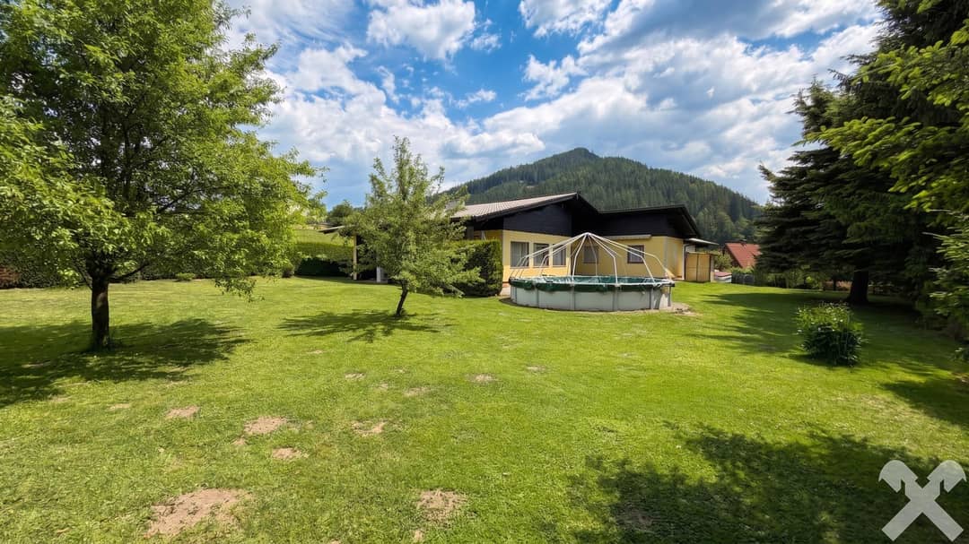 Bungalow mit großem Grundstück und Terrasse