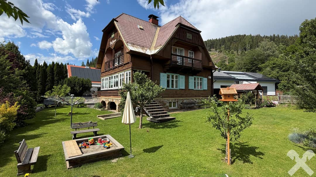 Charmantes Einfamilienhaus mit Veranda und sonnigem Grundstück