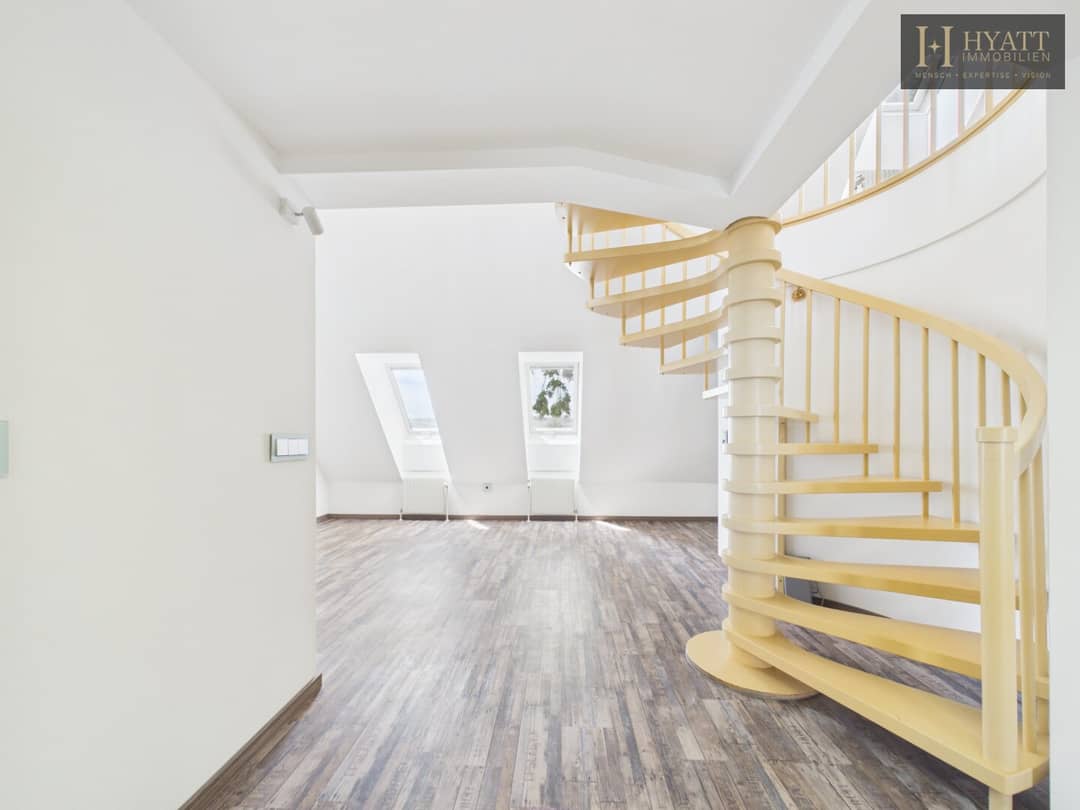 Sanierte Maisonette Dachgeschosswohnung mit Galerie und genehmigtem Balkon