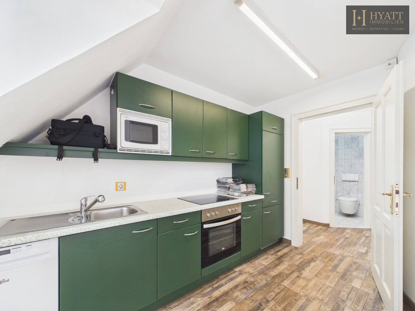 Sanierte Maisonette Dachgeschosswohnung mit Galerie und genehmigtem Balkon