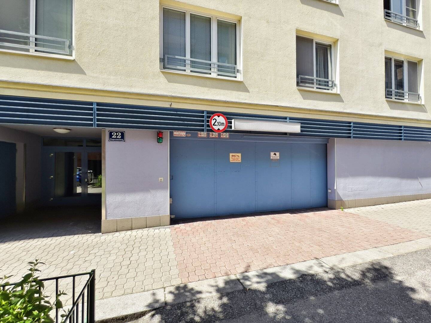 Tiefgaragenstellplatz in zentraler Lage bei U3 Kardinal-Nagl-Platz