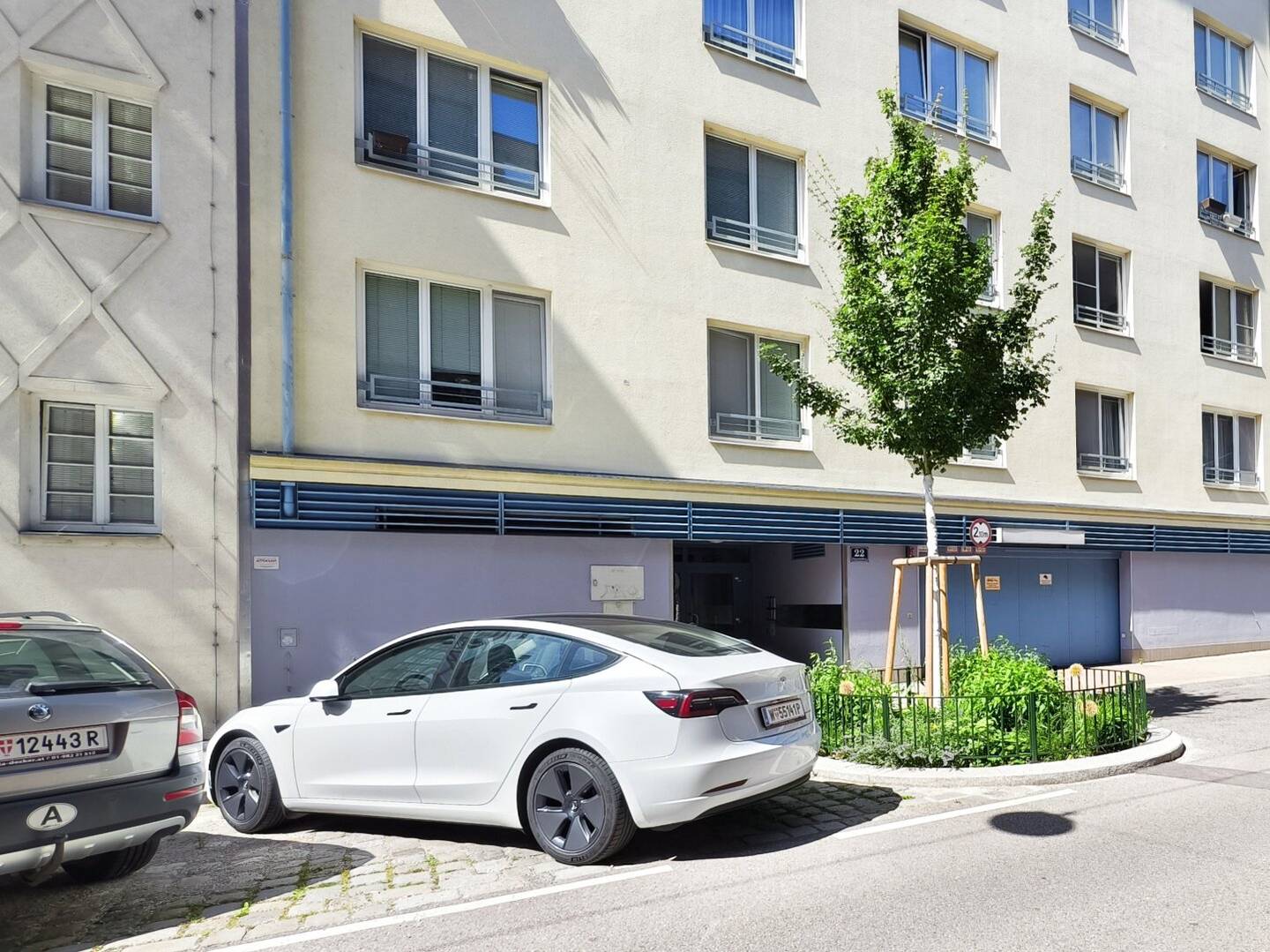 Tiefgaragenstellplatz in zentraler Lage bei U3 Kardinal-Nagl-Platz