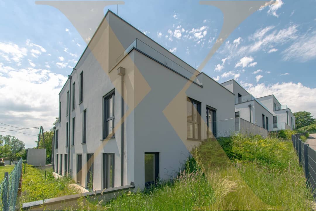 Neubauwohnung mit Garten und Terrasse auf zwei Ebenen