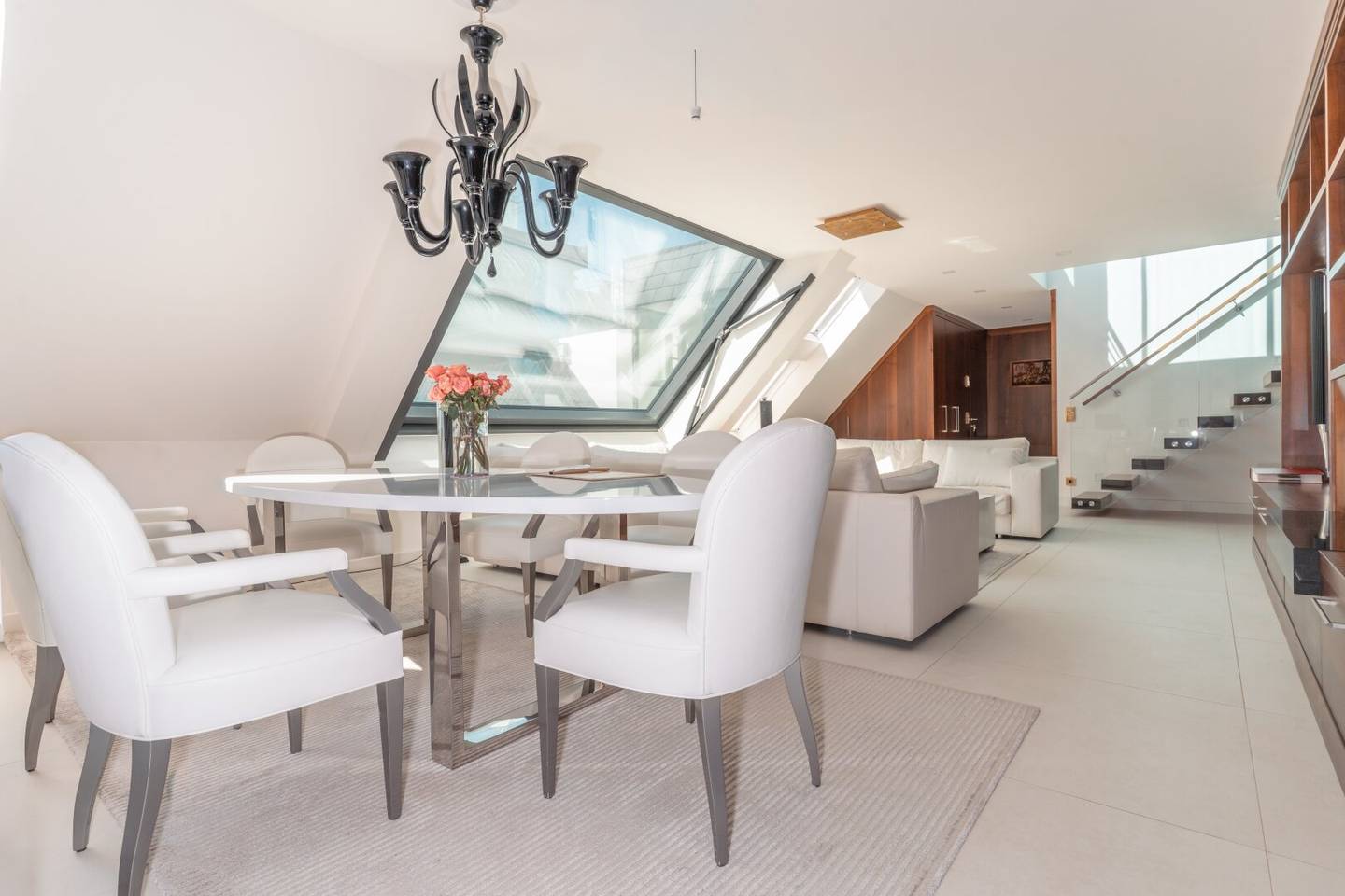 Dachgeschosswohnung mit großer Dachterrasse und Garagenplatz