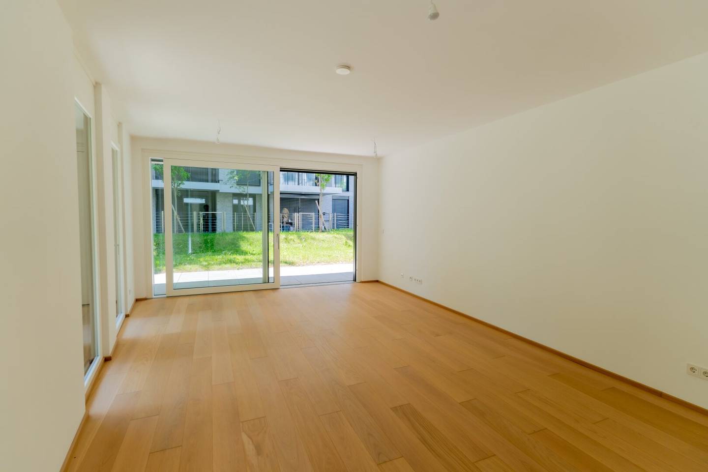 New build apartment with south terrace near Pötzleinsdorfer Schlosspark