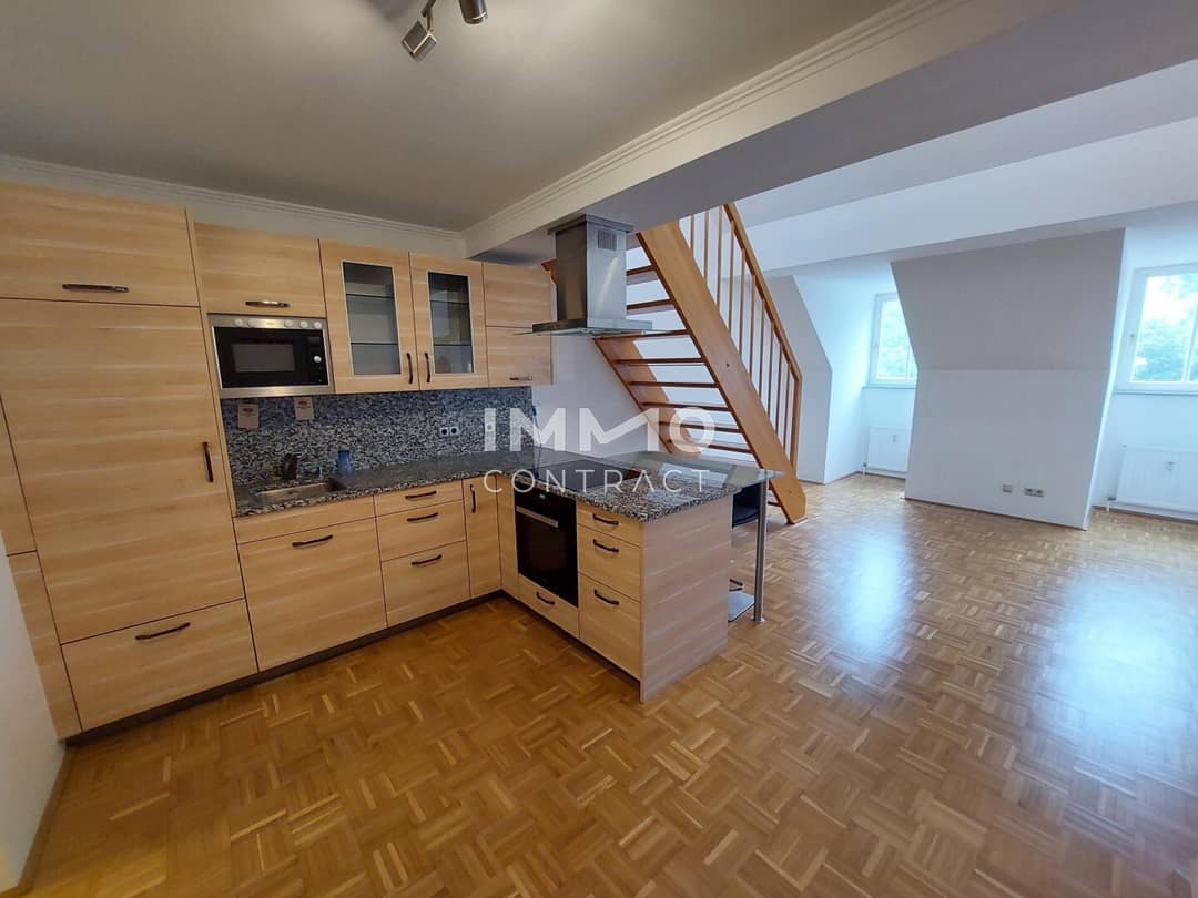Bright Loft Apartment with Fitted Kitchen and Parquet