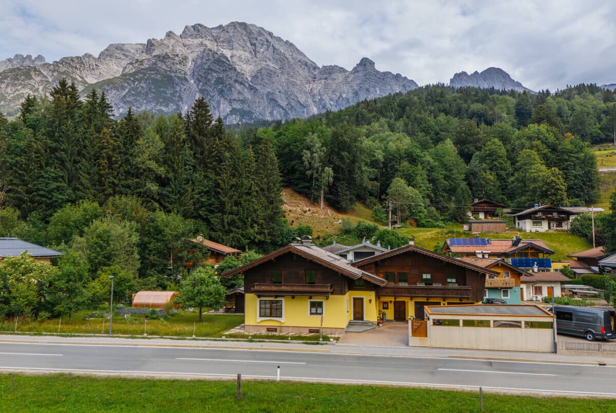Zwei Häuser mit Bergblick und Doppelgarage in Leogang