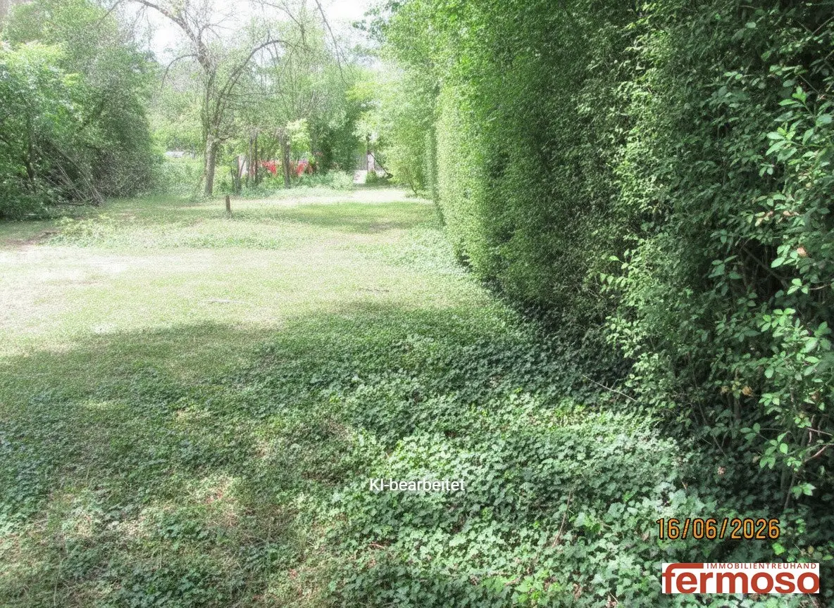Dream plot 696m² in 1110 Vienna Perfect for your own home Very green with a partially very old tree stock at the edge of the property