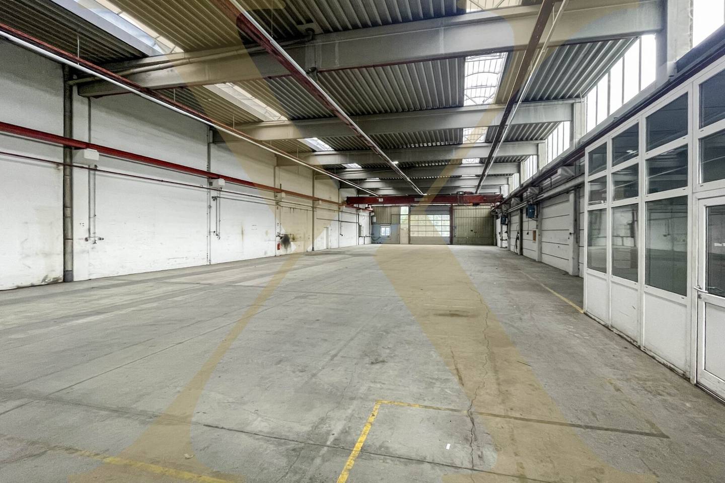 Attractive commercial property with office and hall spaces in top location of Haid/Ansfelden for rent Divisible